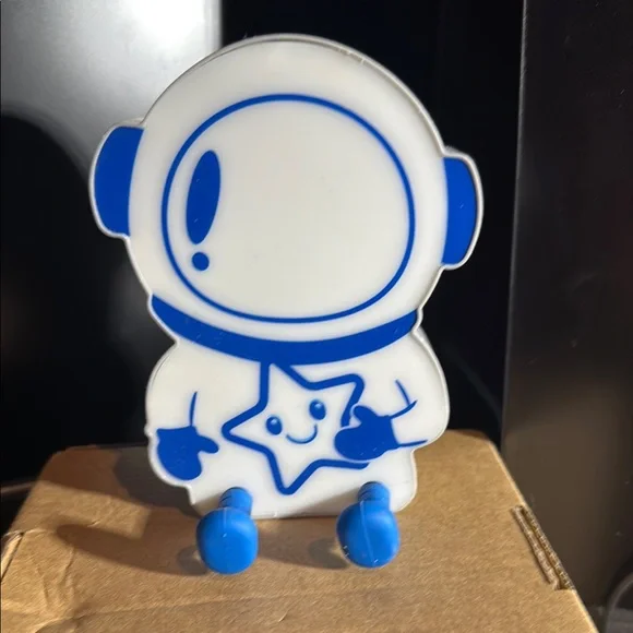 Light up Astronaut phone or tablet stand - Picture 1 of 3